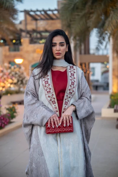 Abaya made of crepe jacquard and linen with embroidery C:IB313